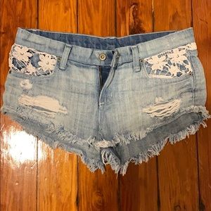Size 27 ripper jean shorts LF